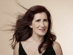 ludmila fernández cantante blossom in swing disco álbum
