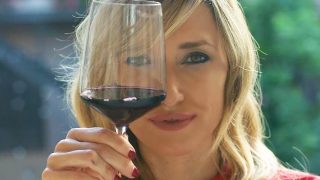 sheila gonzalez wine up comedy actriz show