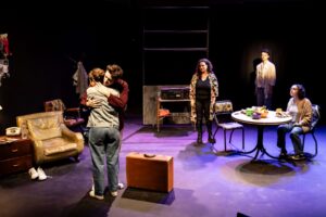 una vida en otra parte teatro rodrigo rivero director sebastián suñé autor