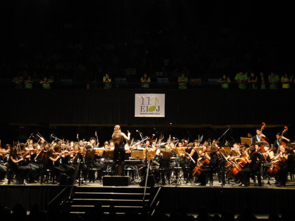 andrea merenzon directora encuentro internacional de orquestas juveniles concierto